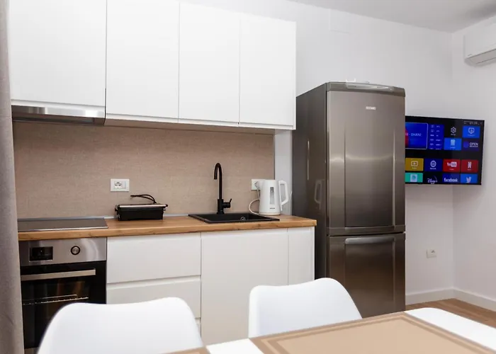 Lungomare Apartment *